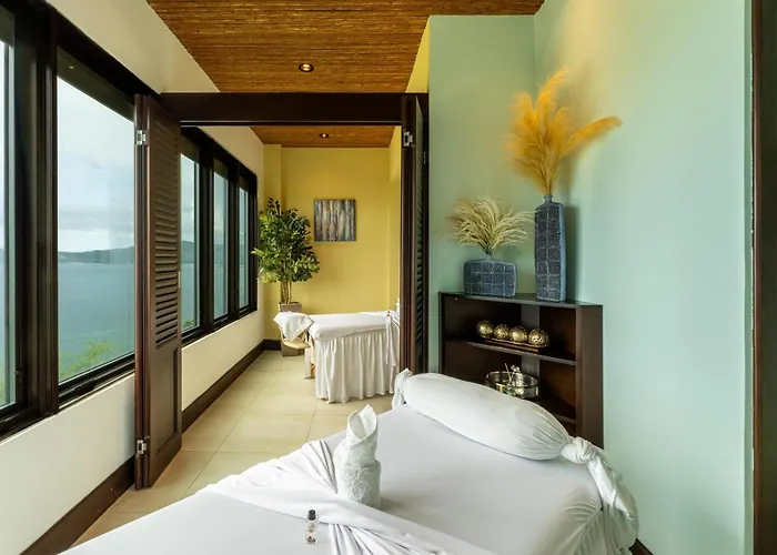 360 Splendor 403 Ocean View Condo- With Breakfast *